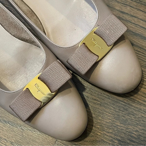 Salvatore Ferragamo Vara Bow Leather Pumps size 11 - Picture 9 of 13